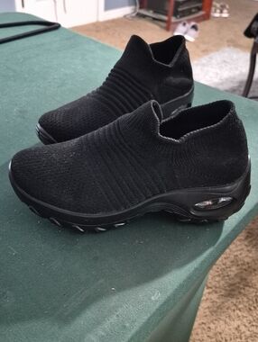 Source Unknown Kids Black Slip-On Knit Water Shoes